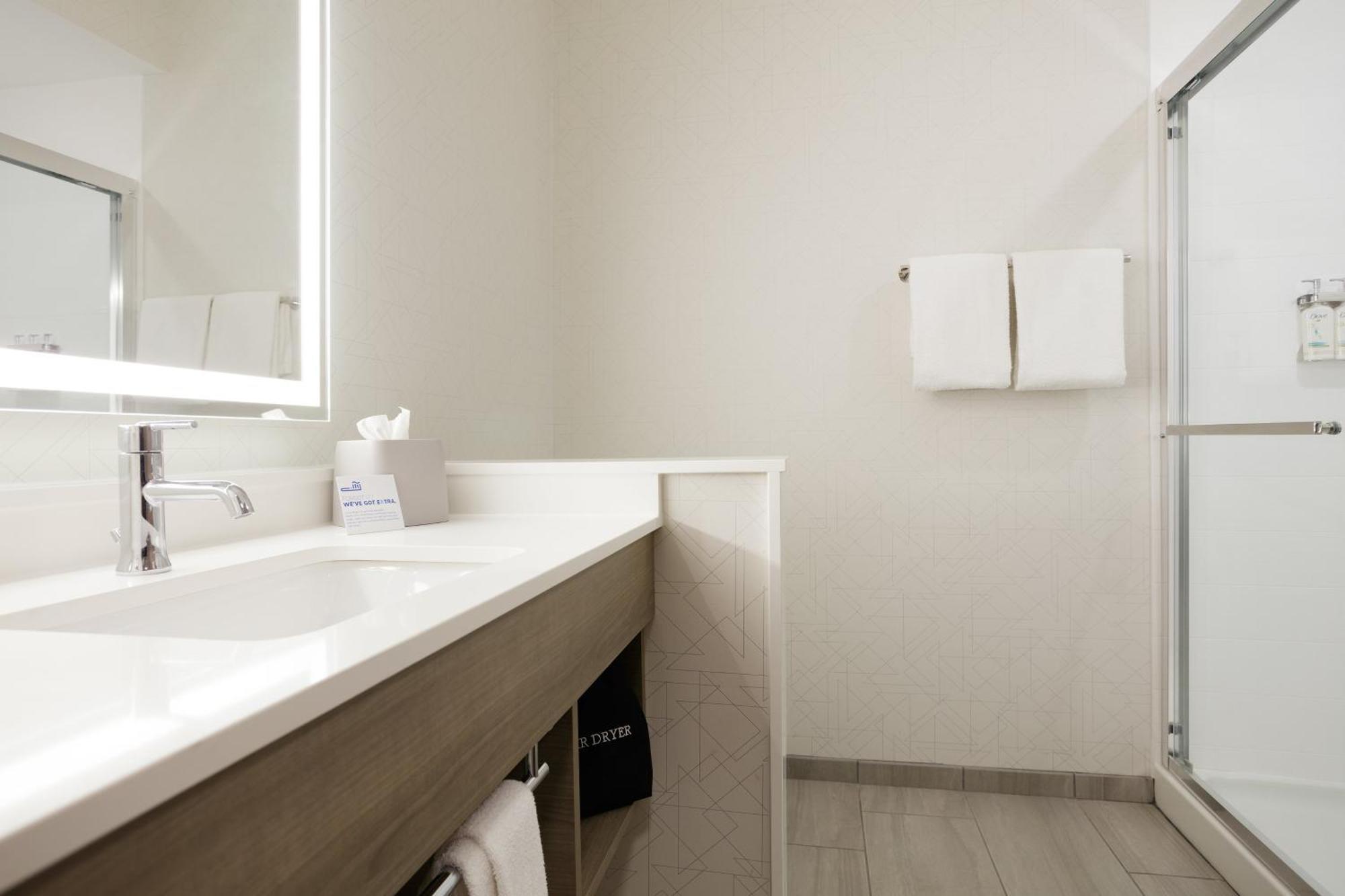 Holiday Inn Express Toledo North By Ihg Exteriör bild