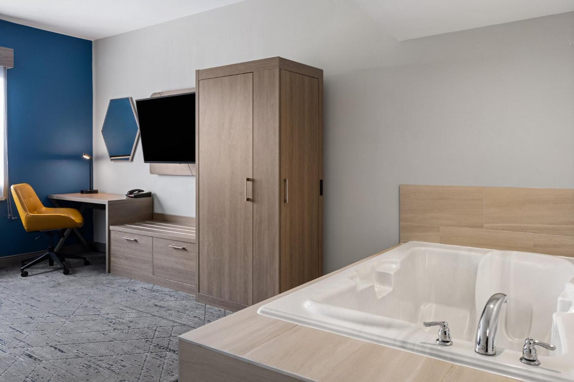 Holiday Inn Express Toledo North By Ihg Exteriör bild